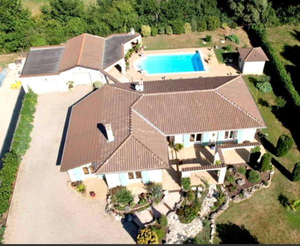 Villa atypique avec spa piscine 12x6 cheminée fdb proche du Golf dans parc arbore, Rezervovat  Labastide-du-Temple hotely s bazénem, Bazén
