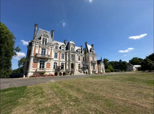 Château de Savonnières, Rezervovat  La Bruère-sur-Loir 