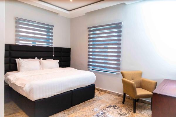 King Georges Court, Rezervovat  Mama 
