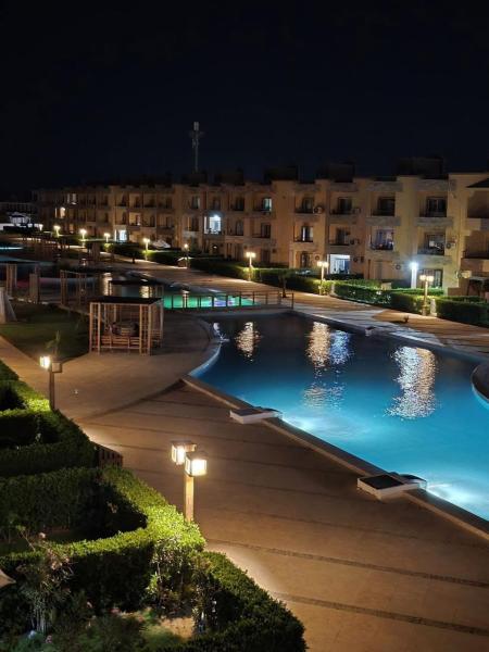 شاليه ارضي غرفتين و2 تواليت لاجولي العين السخنه عائلات فقط, Rezervovat  New Valley hotely s bazénem, Bazén