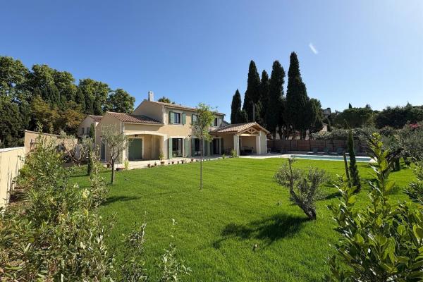 Villa dans les Alpilles avec piscine et jardin, Rezervovat  Paradou Alpilles