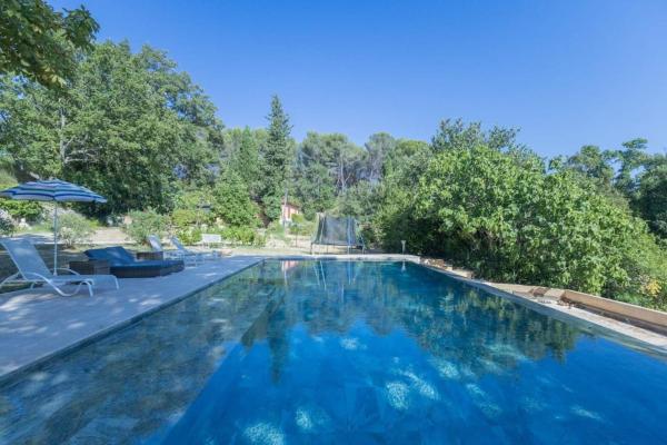 Villa sur Domaine Aix - Piscine & Tennis - Wagner, Rezervovat  Hotely v Les Platrières s bazénem, Bazén