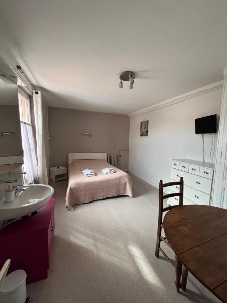 Auberge Cherisy, Rezervovat  Chérisy Centre