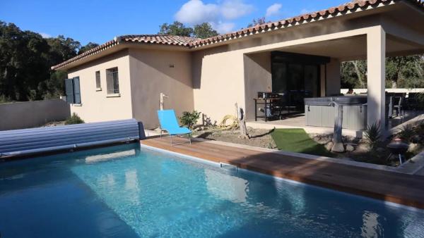 Villa 2 chambres - Piscine et spa, Rezervovat  Korsika hotely s bazénem, Bazén
