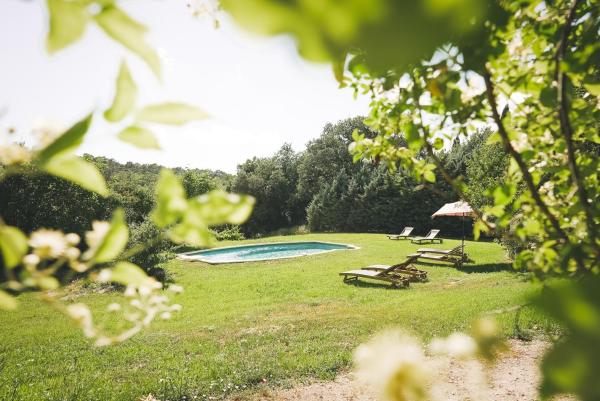 Villa du Puits - Séjour en Provence avec piscine privée & jardin au cœur dun domaine viticole Château de Barbebelle - Rognes - Proche dAix-en-Provence -10 personnes, Rezervovat  Hotely v Carros s bazénem, Bazén