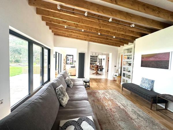 6BR Designer Home OR SEPARATE 2BR Guesthouse OPTION, Rezervovat  Fethard on Sea Wexford County