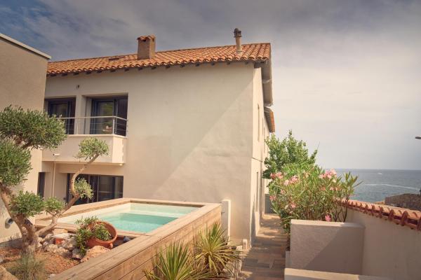 Villa with Pool & Beach Access, Rezervovat  Hotely v Étang de Thau s bazénem, Bazén