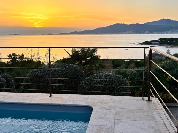Villa du maquis avec piscine - Porticcio - proche plage, Rezervovat  Korsika hotely s bazénem, Bazén