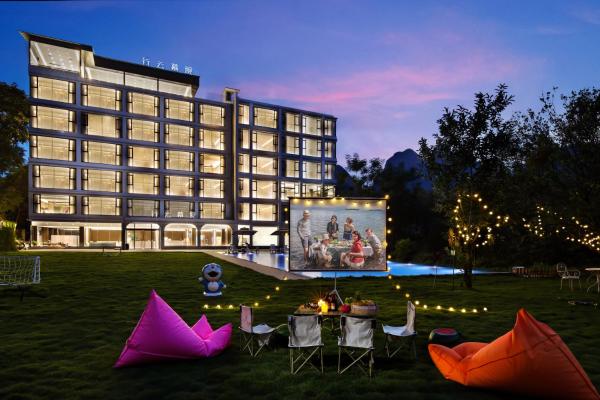 Yangshuo CloudVeil Grand Retreat-Oversized Suite-Private Jacuzzi-Infinity Pool-Lawn & Yulong Mountain Vista, Rezervovat  Jang-šuo Guangxi