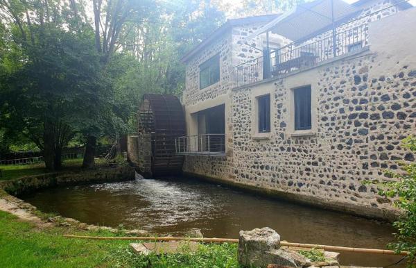 Le Moulin la Paille, Rezervovat  Veyre-Monton 