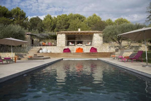 A Serene Luxury Villa in the Heart of Provence, Rezervovat  Le Castellet hotely s bazénem, Bazén