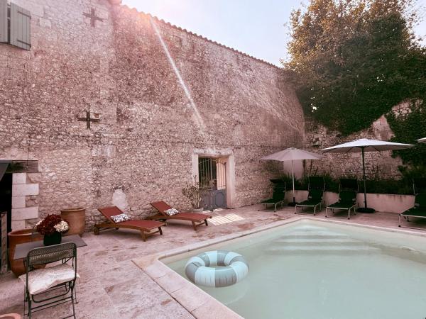 Le Patio Bleu, Rezervovat  Burgundsko hotely s bazénem, Bazén