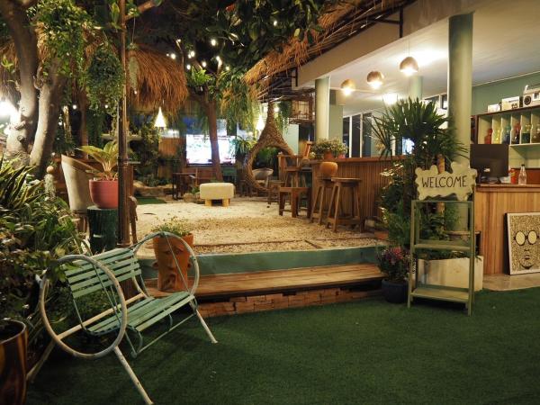 The oasis on 8 Villa pool table & KTV, Rezervovat  Hotely v Central Thailand s parkováním, Parkování