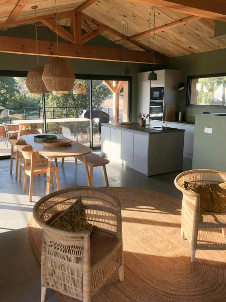 Modern Villa With Sea View In Corsica, Rezervovat  Korsika hotely s bazénem, Bazén