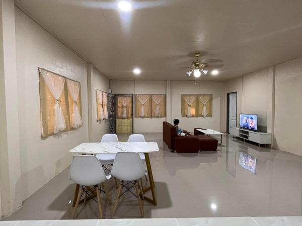 2 bedroom Hua Hin Villa, Rezervovat  Hotely v Central Thailand s parkováním, Parkování