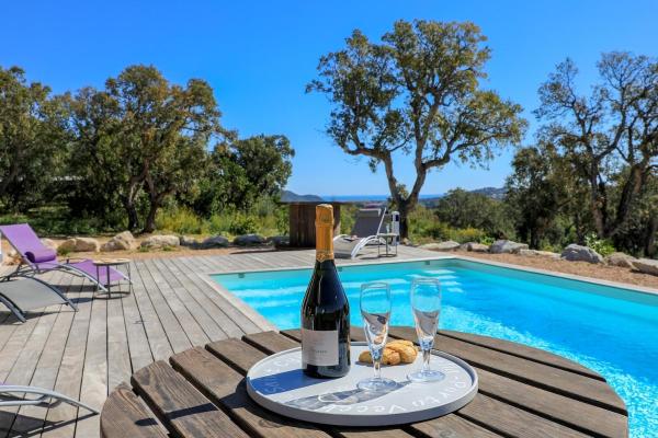 Villa Amacali vue mer piscine chauffée climatisée, Rezervovat  Korsika hotely s bazénem, Bazén