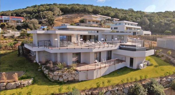 Villa Clémentines Porticcio, Rezervovat  Korsika hotely s bazénem, Bazén