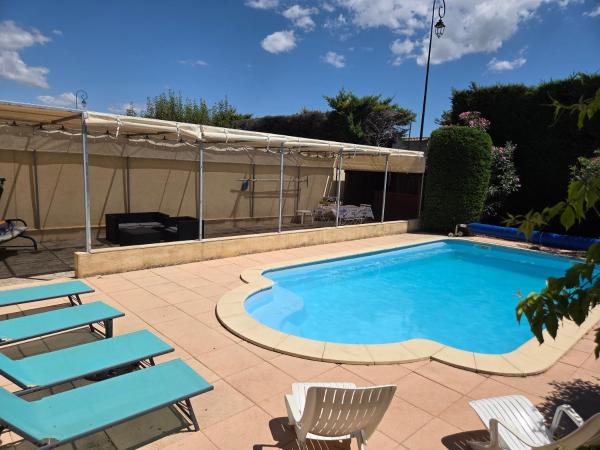 Villa avec piscine privée " La Rose des Vents ", Rezervovat  Hotely v Alleins s bazénem, Bazén