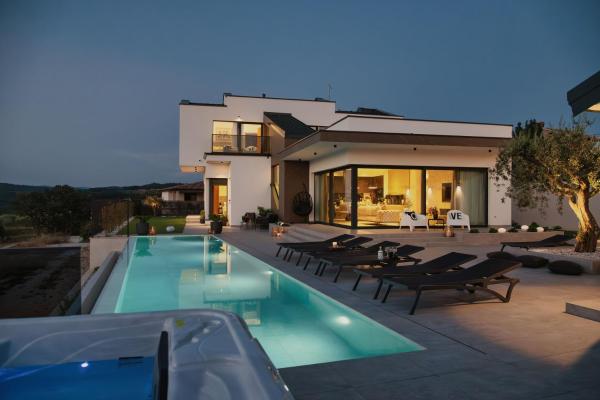 Luxury Villa Kim Momjan - Happy Rentals, Rezervovat  Brdo hotely s bazénem, Bazén