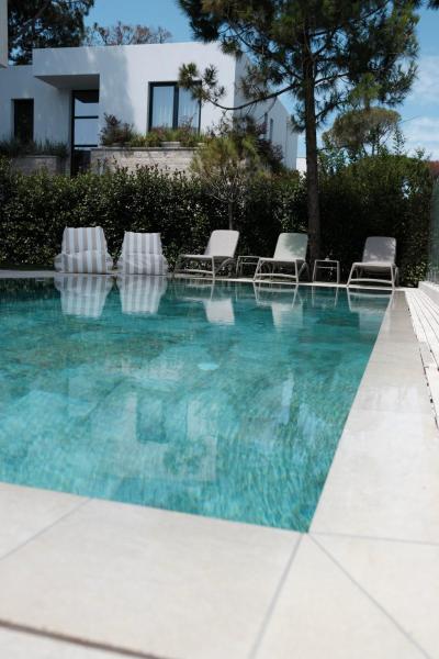 Villa Serenity - Relax & Unwind in a 3-Bedroom Poolside Paradise, Rezervovat  Lalzit Bay Durres County