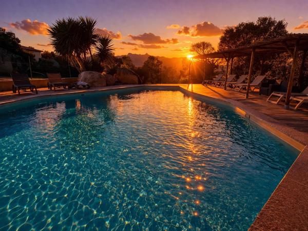 Villa Cala Longa - Porto Vecchio, Rezervovat  Korsika hotely s bazénem, Bazén