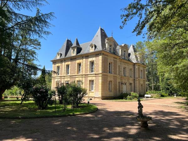 Château de Marigny, Rezervovat  Sauvigny-les-Bois Burgundsko
