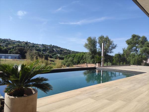 Villa avec piscine 6 personnes, Rezervovat  Korsika hotely s bazénem, Bazén