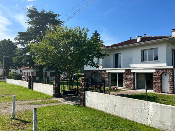 Ongi Etorri Chez les Ch\tis, Rezervovat  Saint-Jean-le-Vieux 