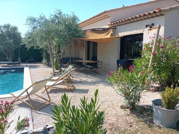 Villa de charme à Cucuron au pied du luberon, Rezervovat  Cucuron hotely s bazénem, Bazén