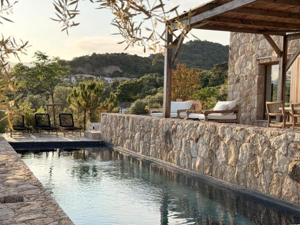 Villa Sabbia, Rezervovat  Korsika hotely s bazénem, Bazén