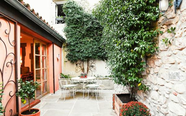 Charming Riverside House In Medieval Village, Rezervovat  Villeneuve-Minervois 