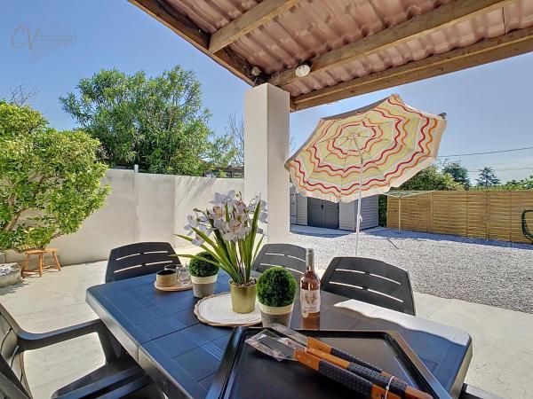 Maison La Corsica - Vias Village, Rezervovat  Hotely v Canal du Midi s parkováním, Parkování
