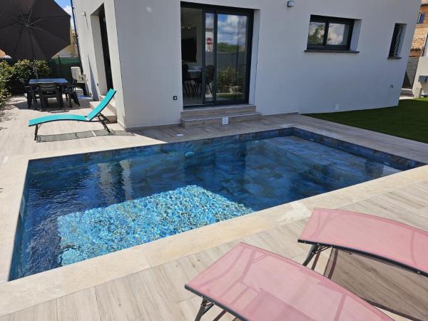 Villa neuve avec piscine, Rezervovat  Vauvert hotely s parkováním, Parkování