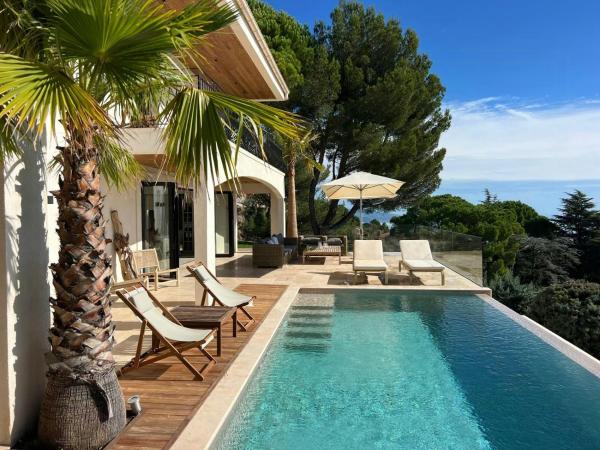 Luxury Villa With Sea View Over Monaco, Rezervovat  Hotely v Monako s parkováním, Parkování