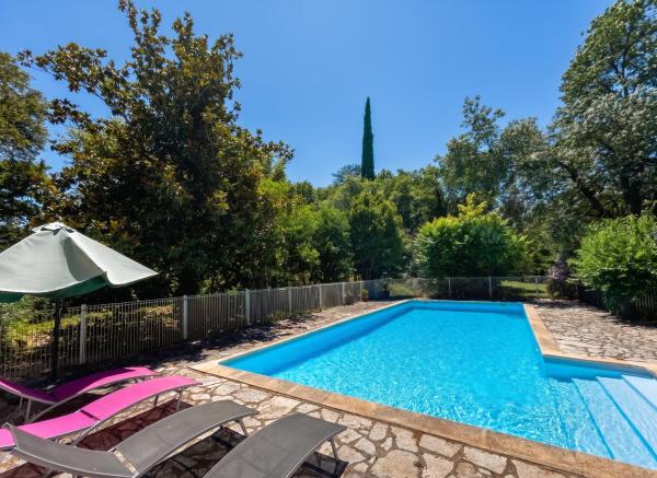 Villa historique à Berrias-et-Casteljau, 350 m² avec piscine privée, Rezervovat  Berrias-et-Casteljau 