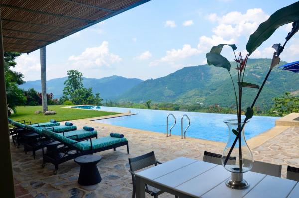 Villa en Club Campestre Mesa de Yeguas, Rezervovat  Anapoima Cundinamarca