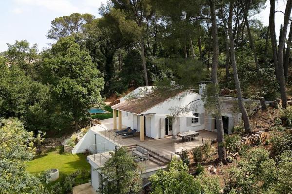 Villa La Pinède, Rezervovat  Hotely v Carros s bazénem, Bazén