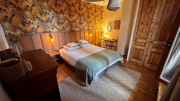 UNE FERME EN VILLE Chambres dhôtes et Table dhôtes, Rezervovat  Bron Rhône