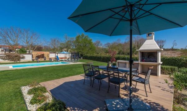 Villa Perhat, Rezervovat  Hotely v Central Istria s parkováním, Parkování