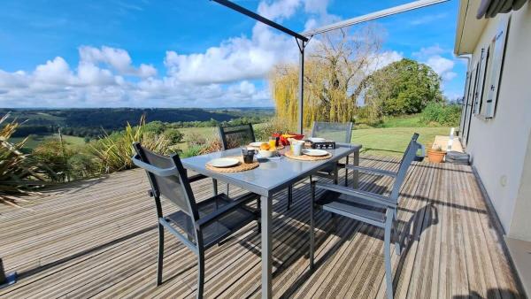 Jolie maison à la campagne - magnifique vue - 6pers, Rezervovat  Carvès 