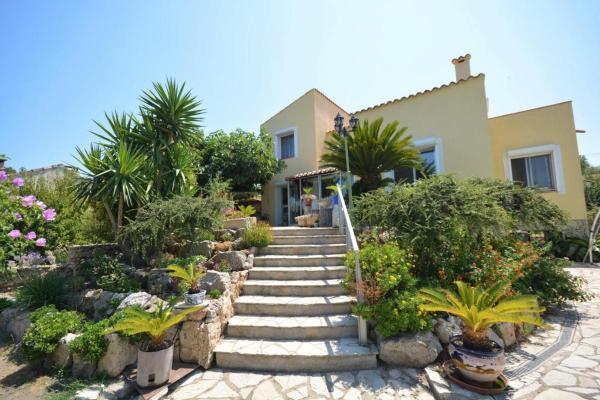 Villa familiale à Sète, Rezervovat  Hotely v Étang de Thau s bazénem, Bazén