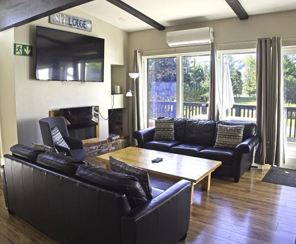 6BR Blue Mountain Chalet Hot Tub Updated Walk to Village Fun, Rezervovat Chata Ontario chaty, Chalupa