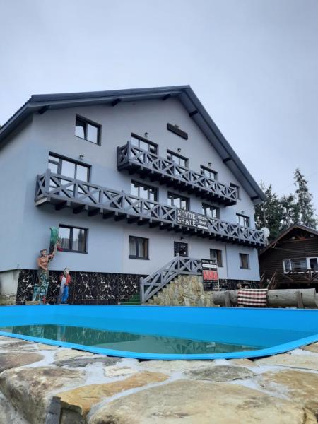 Hotel Novoe Shale, Rezervovat  Hotely v Ivano-Frankivsk s bazénem, Bazén