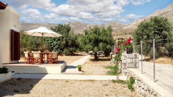 Chic Villa in Kalymnos + Mountain View, Rezervovat  Dhásos Pothia