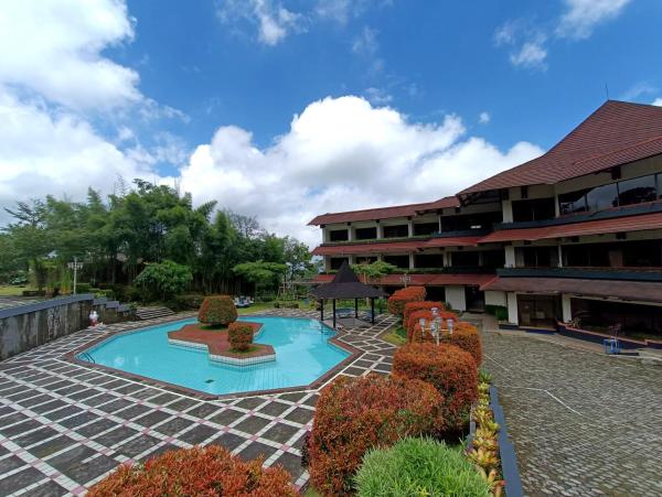 Queen Garden Hotel Managed by Salak Hospitality, Rezervovat  Baturaden Central Java