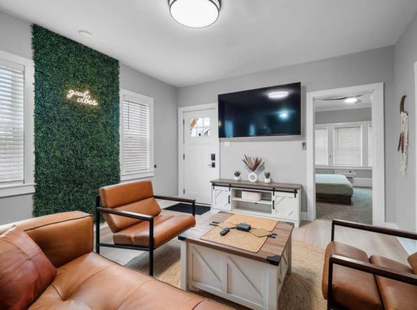 Amazing Boho Oasis Apartment in Ohio City, Rezervovat  Ohio City Ohio
