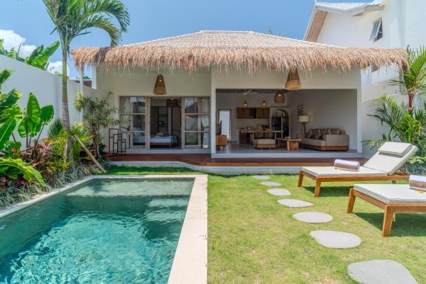 New 1BR Villa Izia Cozy Tropical Retreat with Pool, Rezervovat  Hotely v Badung s bazénem, Bazén