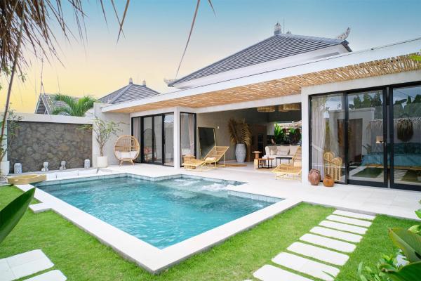New Villa Solyne by Optimum Bali - 10 min to Canggu & Seminyak, Rezervovat  Bali hotely s bazénem, Bazén