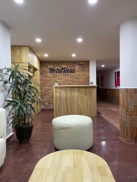 Hotel Real Alejandria, Rezervovat  Hotely v Antioquia s parkováním, Parkování
