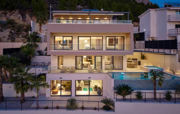 Luxurious 5-Bedroom Villa "Million Dreams" with Infinity Pool, Spa zone, Hot-tub, Spectacular Sea Views, Rezervovat  Hotely v Celina s bazénem, Bazén